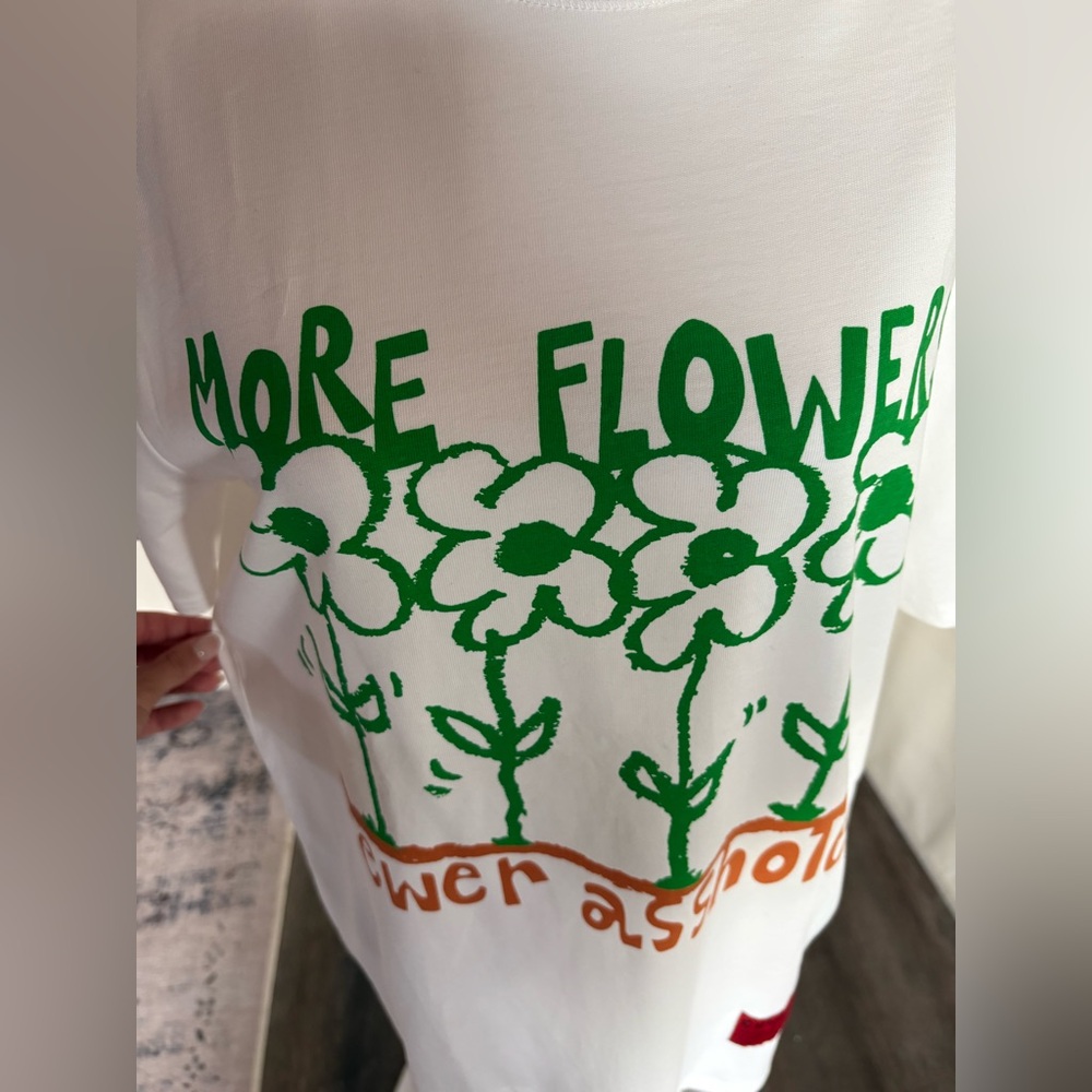 Urban Outfitters | Graphic White T-Shirt with Floral Design - Picture 3 of 6